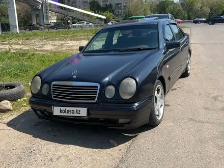 Mercedes-Benz E 320 1996 года за 1 900 000 тг. в Алматы – фото 3