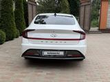 Hyundai Sonata 2022 года за 9 300 000 тг. в Алматы – фото 3