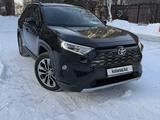 Toyota RAV4 2021 года за 17 500 000 тг. в Астана – фото 2