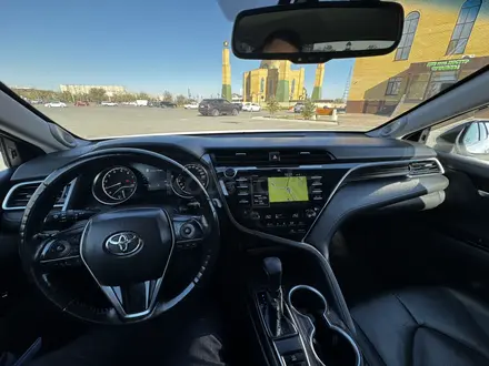 Toyota Camry 2018 года за 13 800 000 тг. в Семей – фото 8
