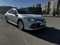 Toyota Camry 2018 года за 13 800 000 тг. в Семей – фото 2
