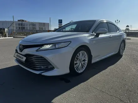Toyota Camry 2018 года за 13 800 000 тг. в Семей