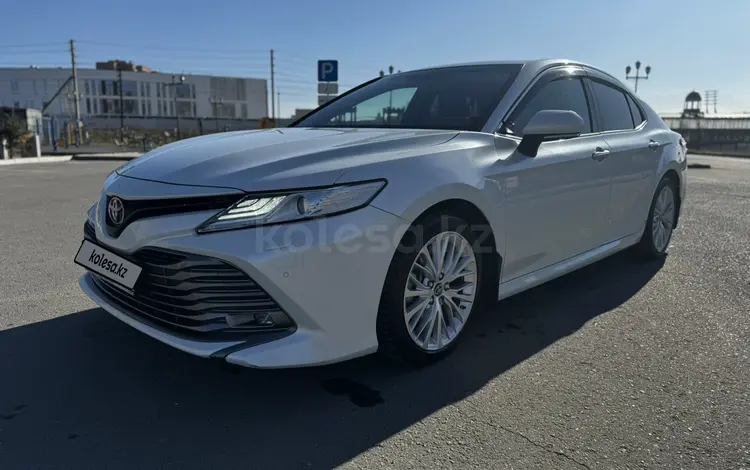 Toyota Camry 2018 года за 13 800 000 тг. в Семей