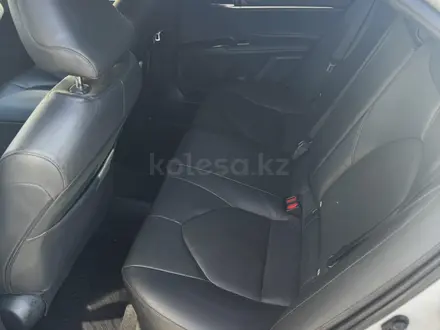 Toyota Camry 2018 года за 13 800 000 тг. в Семей – фото 7