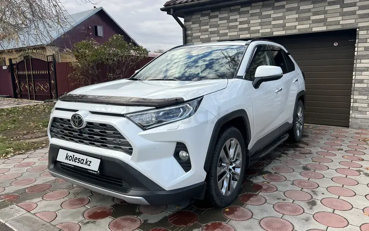 Toyota RAV4 2021 года за 16 300 000 тг. в Павлодар