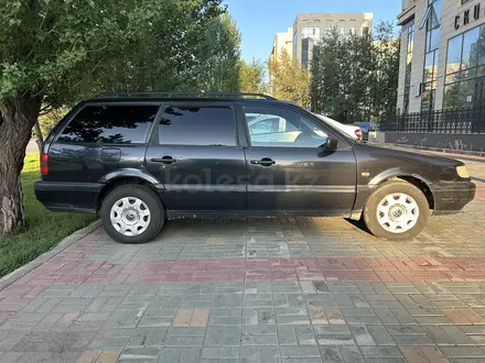 Volkswagen Passat 1996 года за 1 650 000 тг. в Астана – фото 4