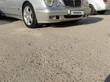 Mercedes-Benz E 320 2001 годаүшін5 600 000 тг. в Жанаозен – фото 2