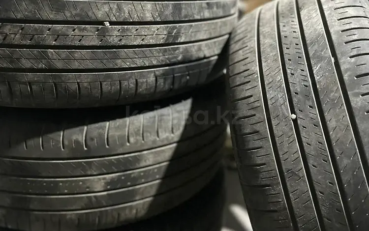 Комплект шин 225/55 R17 без дисковүшін80 000 тг. в Алматы