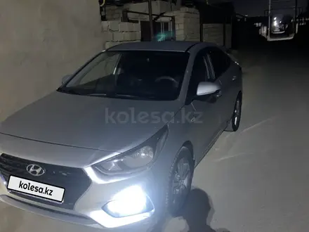 Hyundai Accent 2018 года за 6 350 000 тг. в Актау – фото 4