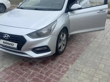 Hyundai Accent 2018 года за 6 350 000 тг. в Актау – фото 3
