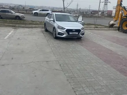 Hyundai Accent 2018 года за 6 350 000 тг. в Актау – фото 2