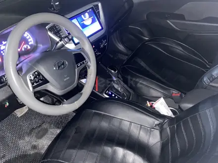 Hyundai Accent 2018 года за 6 350 000 тг. в Актау – фото 6