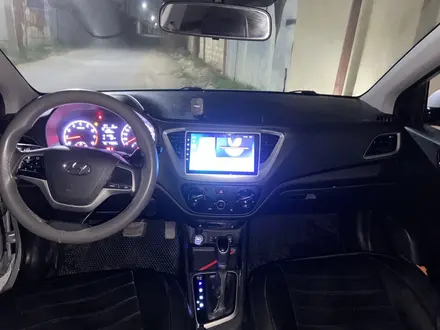 Hyundai Accent 2018 года за 6 350 000 тг. в Актау – фото 7