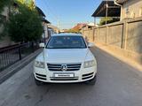 Volkswagen Touareg 2004 года за 3 850 000 тг. в Шымкент – фото 2