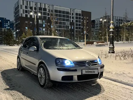 Volkswagen Golf 2004 года за 2 900 000 тг. в Астана