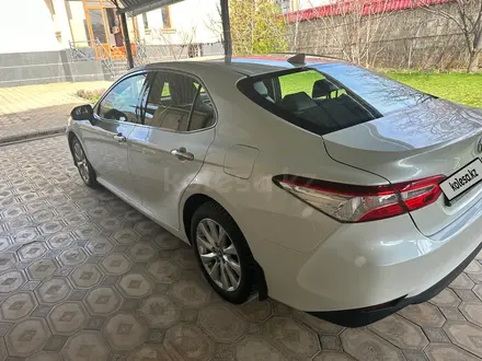 Toyota Camry 2018 года за 13 300 000 тг. в Шымкент – фото 8