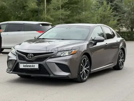 Toyota Camry 2019 года за 11 000 000 тг. в Атырау – фото 2