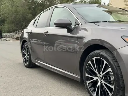 Toyota Camry 2019 года за 11 000 000 тг. в Атырау – фото 13