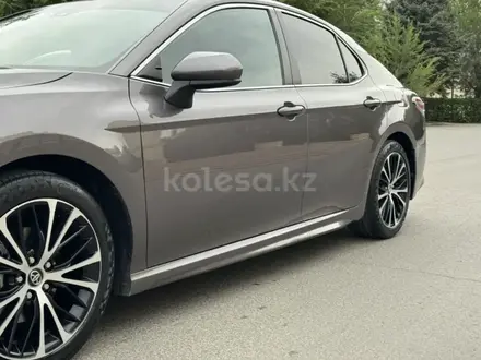 Toyota Camry 2019 года за 11 000 000 тг. в Атырау – фото 14