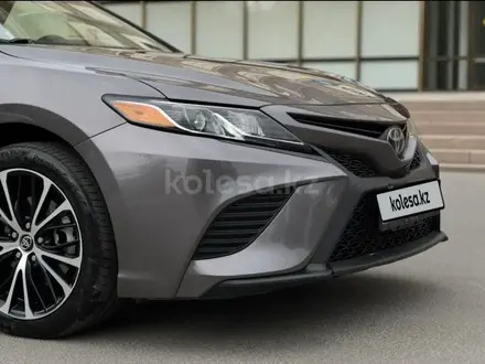 Toyota Camry 2019 года за 11 000 000 тг. в Атырау – фото 15