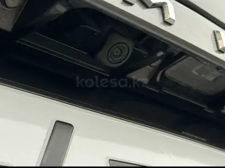 Toyota Camry 2019 года за 11 000 000 тг. в Атырау – фото 18