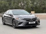 Toyota Camry 2019 года за 11 000 000 тг. в Атырау