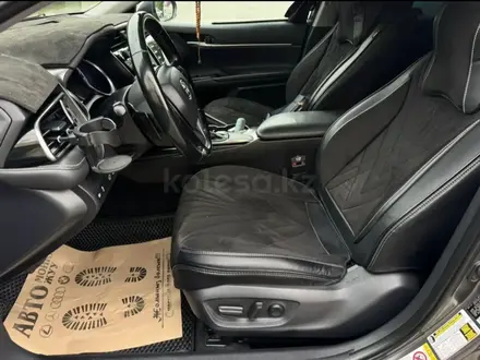 Toyota Camry 2019 года за 11 000 000 тг. в Атырау – фото 20