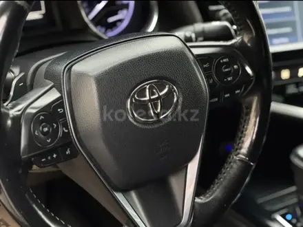 Toyota Camry 2019 года за 11 000 000 тг. в Атырау – фото 21