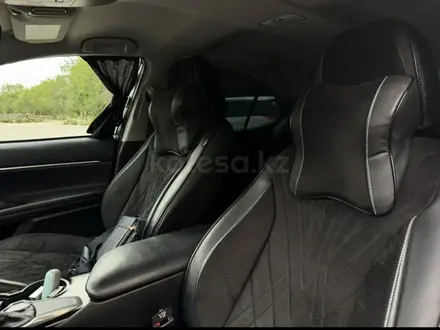 Toyota Camry 2019 года за 11 000 000 тг. в Атырау – фото 25