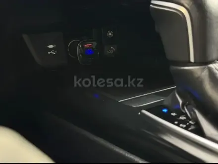 Toyota Camry 2019 года за 11 000 000 тг. в Атырау – фото 27