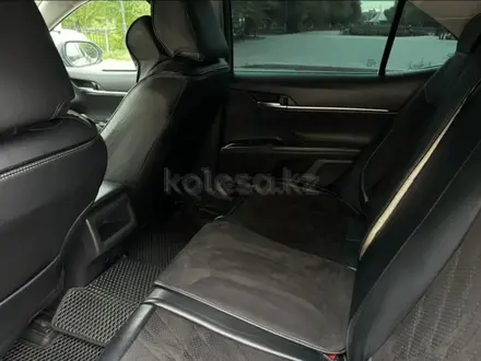 Toyota Camry 2019 года за 11 000 000 тг. в Атырау – фото 29