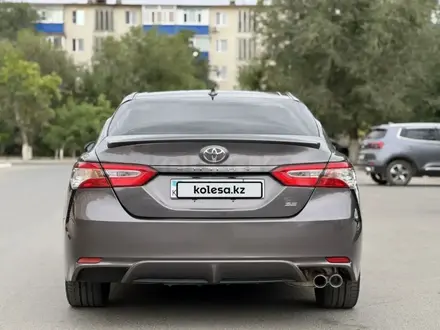 Toyota Camry 2019 года за 11 000 000 тг. в Атырау – фото 8