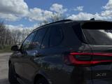 BMW X5 2023 года за 42 000 000 тг. в Уральск – фото 4