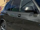 BMW X5 2023 года за 42 000 000 тг. в Уральск – фото 2