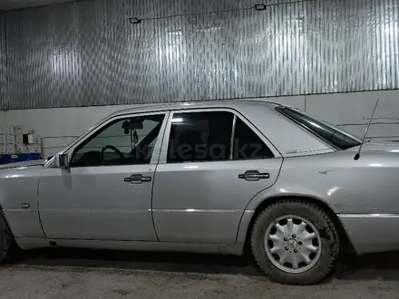 Mercedes-Benz E 220 1991 года за 1 800 000 тг. в Костанай – фото 8