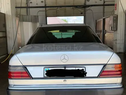 Mercedes-Benz E 220 1993 года за 2 400 000 тг. в Актобе – фото 8