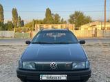 Volkswagen Passat 1993 годаүшін2 200 000 тг. в Тараз