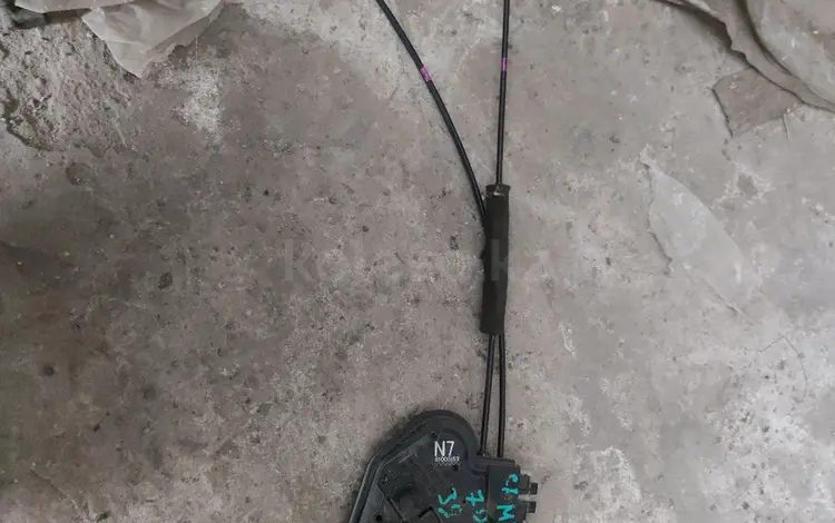 Замок двери на Toyota Camry 70 оригинал. за 100 тг. в Алматы