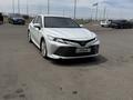 Toyota Camry 2019 года за 13 100 000 тг. в Семей – фото 2