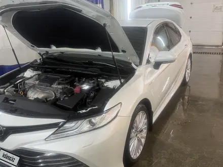 Toyota Camry 2019 года за 13 100 000 тг. в Семей – фото 10