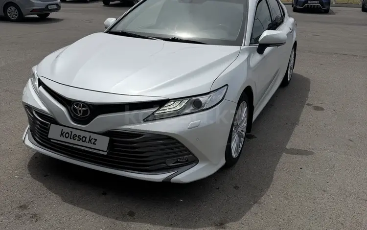 Toyota Camry 2019 года за 13 100 000 тг. в Семей