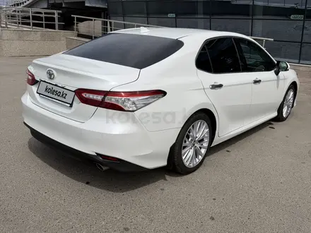 Toyota Camry 2019 года за 13 100 000 тг. в Семей – фото 4