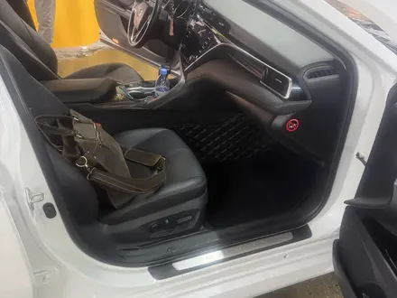 Toyota Camry 2019 года за 13 100 000 тг. в Семей – фото 6