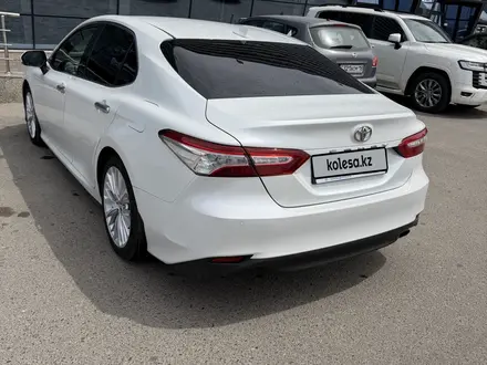 Toyota Camry 2019 года за 13 100 000 тг. в Семей – фото 5