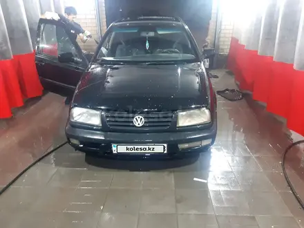 Volkswagen Vento 1993 года за 480 000 тг. в Семей – фото 10