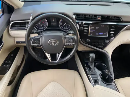 Toyota Camry 2019 года за 12 940 000 тг. в Алматы – фото 11