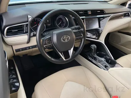 Toyota Camry 2019 года за 13 620 000 тг. в Алматы – фото 8