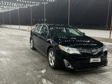 Toyota Camry 2013 года за 6 100 000 тг. в Атырау – фото 2