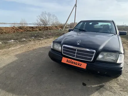 Mercedes-Benz C 180 1995 года за 1 700 000 тг. в Уральск – фото 2