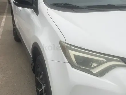 Toyota RAV4 2016 года за 8 800 000 тг. в Актау – фото 2